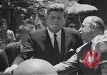 Immagine di John F Kennedy accolti da Latin American folla America Latina, 1961, secondo 45 filmato di repertorio 65675034344