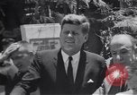 Immagine di John F Kennedy accolti da Latin American folla America Latina, 1961, secondo 47 filmato di repertorio 65675034344
