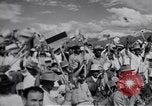 Immagine di John F Kennedy accolti da Latin American folla America Latina, 1961, secondo 51 filmato di repertorio 65675034344