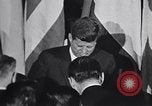 Immagine di John F Kennedy Parigi Francia, 1961, secondo 35 filmato di repertorio 65675034346