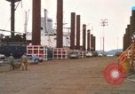 Immagine di Carico di bombe in un carrello Sattahip Thailandia, 1969, secondo 22 filmato di repertorio 65675034367