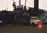 Immagine di Carico di bombe in un carrello Sattahip Thailandia, 1969, secondo 52 filmato di repertorio 65675034367