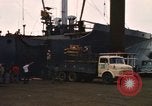 Immagine di Carico di bombe in un carrello Sattahip Thailandia, 1969, secondo 55 filmato di repertorio 65675034367