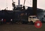 Immagine di Carico di bombe in un carrello Sattahip Thailandia, 1969, secondo 60 filmato di repertorio 65675034367