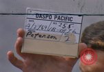 Standbild Airmen roll Bomben auf Gabelstapler Thailand, 1969, aus Sekunde 1 historischem Filmmaterial Videoclip 65675034369