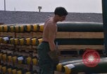 Standbild Airmen roll Bomben auf Gabelstapler Thailand, 1969, aus Sekunde 11 historischem Filmmaterial Videoclip 65675034369