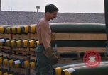 Standbild Airmen roll Bomben auf Gabelstapler Thailand, 1969, aus Sekunde 14 historischem Filmmaterial Videoclip 65675034369