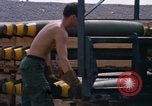 Standbild Airmen roll Bomben auf Gabelstapler Thailand, 1969, aus Sekunde 22 historischem Filmmaterial Videoclip 65675034369