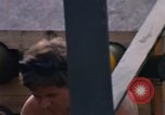 Standbild Airmen roll Bomben auf Gabelstapler Thailand, 1969, aus Sekunde 44 historischem Filmmaterial Videoclip 65675034369
