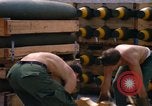Standbild Airmen roll Bomben auf Gabelstapler Thailand, 1969, aus Sekunde 54 historischem Filmmaterial Videoclip 65675034369