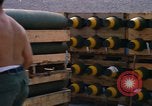 Standbild Airmen roll Bomben auf Gabelstapler Thailand, 1969, aus Sekunde 58 historischem Filmmaterial Videoclip 65675034369