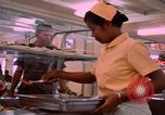 Standbild modulare Speisesaal serviert Airmen bei U-Tapao Royal Thai Navy Flugplatz Thailand, 1969, aus Sekunde 15 historischem Filmmaterial Videoclip 65675034378