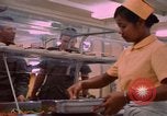 Standbild modulare Speisesaal serviert Airmen bei U-Tapao Royal Thai Navy Flugplatz Thailand, 1969, aus Sekunde 18 historischem Filmmaterial Videoclip 65675034378