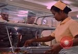 Standbild modulare Speisesaal serviert Airmen bei U-Tapao Royal Thai Navy Flugplatz Thailand, 1969, aus Sekunde 21 historischem Filmmaterial Videoclip 65675034378