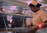 Standbild modulare Speisesaal serviert Airmen bei U-Tapao Royal Thai Navy Flugplatz Thailand, 1969, aus Sekunde 22 historischem Filmmaterial Videoclip 65675034378