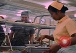 Standbild modulare Speisesaal serviert Airmen bei U-Tapao Royal Thai Navy Flugplatz Thailand, 1969, aus Sekunde 27 historischem Filmmaterial Videoclip 65675034378
