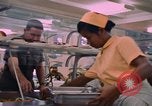Standbild modulare Speisesaal serviert Airmen bei U-Tapao Royal Thai Navy Flugplatz Thailand, 1969, aus Sekunde 29 historischem Filmmaterial Videoclip 65675034378