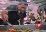 Standbild modulare Speisesaal serviert Airmen bei U-Tapao Royal Thai Navy Flugplatz Thailand, 1969, aus Sekunde 36 historischem Filmmaterial Videoclip 65675034378