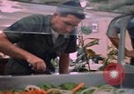 Standbild modulare Speisesaal serviert Airmen bei U-Tapao Royal Thai Navy Flugplatz Thailand, 1969, aus Sekunde 37 historischem Filmmaterial Videoclip 65675034378