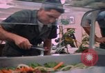 Standbild modulare Speisesaal serviert Airmen bei U-Tapao Royal Thai Navy Flugplatz Thailand, 1969, aus Sekunde 41 historischem Filmmaterial Videoclip 65675034378