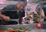 Standbild modulare Speisesaal serviert Airmen bei U-Tapao Royal Thai Navy Flugplatz Thailand, 1969, aus Sekunde 42 historischem Filmmaterial Videoclip 65675034378