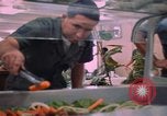 Standbild modulare Speisesaal serviert Airmen bei U-Tapao Royal Thai Navy Flugplatz Thailand, 1969, aus Sekunde 44 historischem Filmmaterial Videoclip 65675034378