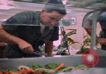Standbild modulare Speisesaal serviert Airmen bei U-Tapao Royal Thai Navy Flugplatz Thailand, 1969, aus Sekunde 45 historischem Filmmaterial Videoclip 65675034378