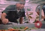 Standbild modulare Speisesaal serviert Airmen bei U-Tapao Royal Thai Navy Flugplatz Thailand, 1969, aus Sekunde 46 historischem Filmmaterial Videoclip 65675034378