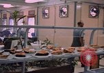 Standbild modulare Speisesaal serviert Airmen bei U-Tapao Royal Thai Navy Flugplatz Thailand, 1969, aus Sekunde 56 historischem Filmmaterial Videoclip 65675034378