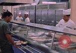 Standbild modulare Speisesaal serviert Airmen bei U-Tapao Royal Thai Navy Flugplatz Thailand, 1969, aus Sekunde 58 historischem Filmmaterial Videoclip 65675034378
