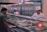 Standbild modulare Speisesaal serviert Airmen bei U-Tapao Royal Thai Navy Flugplatz Thailand, 1969, aus Sekunde 59 historischem Filmmaterial Videoclip 65675034378