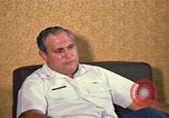 Standbild US Air Force Lieutenant Colonel Joseph M Valenti Thailand, 1972, aus Sekunde 14 historischem Filmmaterial Videoclip 65675034380