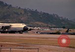 Immagine di C-5un rifornimento a U Tapao-Royal Thai Navy Airfield Della Thailandia, 1972, secondo 11 filmato di repertorio 65675034382