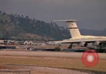 Immagine di C-5un rifornimento a U Tapao-Royal Thai Navy Airfield Della Thailandia, 1972, secondo 14 filmato di repertorio 65675034382