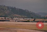 Immagine di C-5un rifornimento a U Tapao-Royal Thai Navy Airfield Della Thailandia, 1972, secondo 17 filmato di repertorio 65675034382