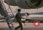 Immagine di C-5un rifornimento a U Tapao-Royal Thai Navy Airfield Della Thailandia, 1972, secondo 40 filmato di repertorio 65675034382