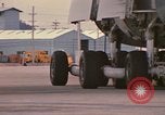 Immagine di C-5un rifornimento a U Tapao-Royal Thai Navy Airfield Della Thailandia, 1972, secondo 56 filmato di repertorio 65675034382