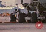 Immagine di C-5un rifornimento a U Tapao-Royal Thai Navy Airfield Della Thailandia, 1972, secondo 59 filmato di repertorio 65675034382