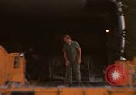 Immagine di C-5A essere scaricato da avieri del 6° porta antenna squadrone Della Thailandia, 1972, secondo 47 filmato di repertorio 65675034383