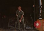 Immagine di C-5A essere scaricato da avieri del 6° porta antenna squadrone Della Thailandia, 1972, secondo 54 filmato di repertorio 65675034383