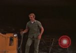 Immagine di C-5A essere scaricato da avieri del 6° porta antenna squadrone Della Thailandia, 1972, secondo 56 filmato di repertorio 65675034383