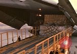 Immagine di Noi vi porta antenna squadrone offload del personale un C-5 velivolo Della Thailandia, 1972, secondo 1 filmato di repertorio 65675034384