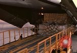 Immagine di Noi vi porta antenna squadrone offload del personale un C-5 velivolo Della Thailandia, 1972, secondo 3 filmato di repertorio 65675034384