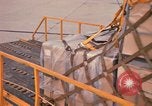 Immagine di Noi vi porta antenna squadrone offload del personale un C-5 velivolo Della Thailandia, 1972, secondo 21 filmato di repertorio 65675034384