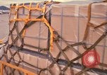 Immagine di Noi vi porta antenna squadrone offload del personale un C-5 velivolo Della Thailandia, 1972, secondo 24 filmato di repertorio 65675034384