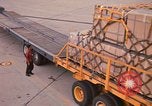 Immagine di Noi vi porta antenna squadrone offload del personale un C-5 velivolo Della Thailandia, 1972, secondo 39 filmato di repertorio 65675034384