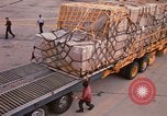 Immagine di Noi vi porta antenna squadrone offload del personale un C-5 velivolo Della Thailandia, 1972, secondo 49 filmato di repertorio 65675034384