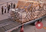 Immagine di Noi vi porta antenna squadrone offload del personale un C-5 velivolo Della Thailandia, 1972, secondo 54 filmato di repertorio 65675034384