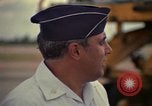 Standbild USAF Oberstleutnant Joseph M Valenti Thailand, 1972, aus Sekunde 32 historischem Filmmaterial Videoclip 65675034385