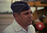 Standbild USAF Oberstleutnant Joseph M Valenti Thailand, 1972, aus Sekunde 37 historischem Filmmaterial Videoclip 65675034385